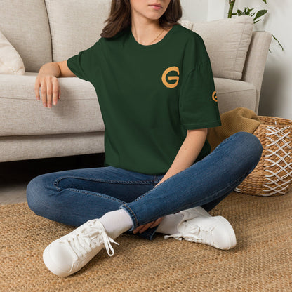Minimal Gold 'G' Logo T-Shirt — Casual Branded Chest Emblem Tee