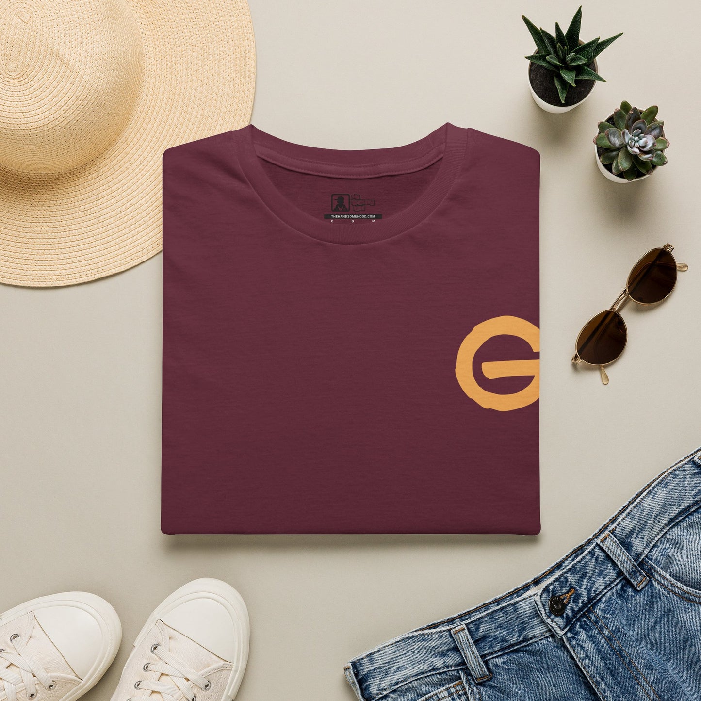 Minimal Gold 'G' Logo T-Shirt — Casual Branded Chest Emblem Tee