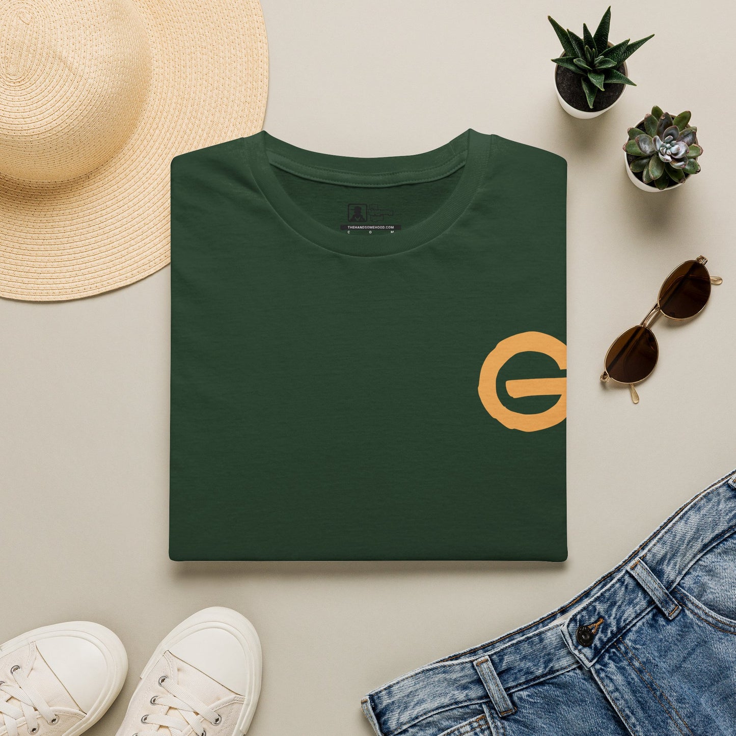 Minimal Gold 'G' Logo T-Shirt — Casual Branded Chest Emblem Tee