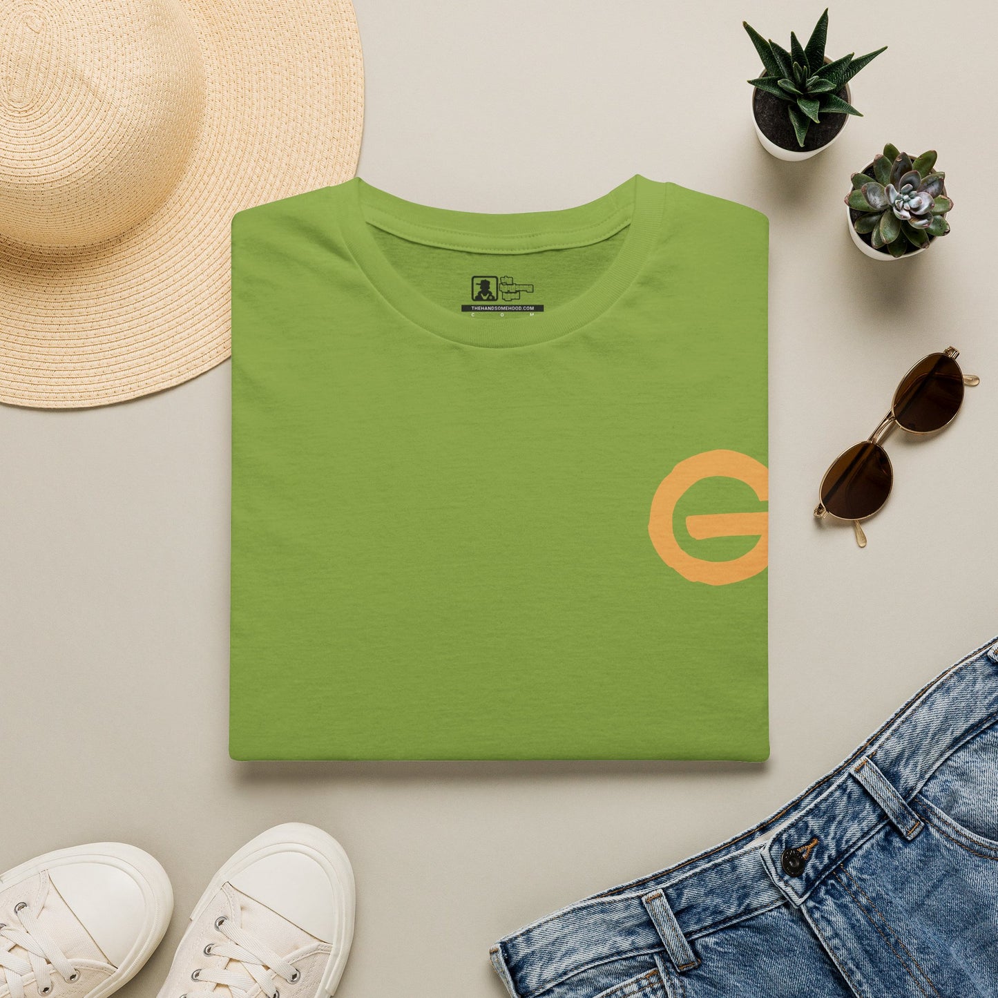 Minimal Gold 'G' Logo T-Shirt — Casual Branded Chest Emblem Tee